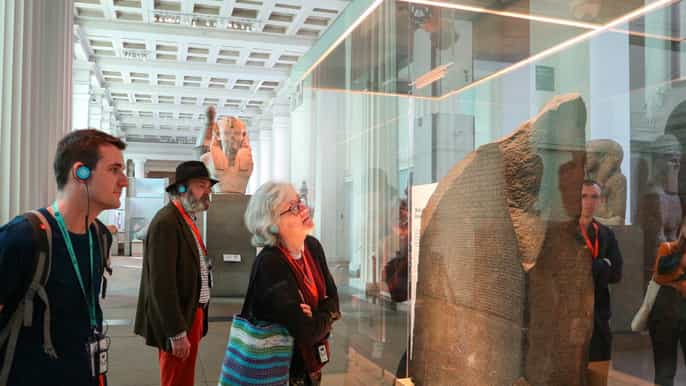 experiência vip no museu britânico sozinho com a pedra de rosetta