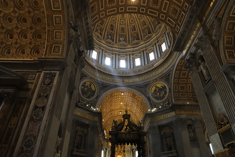 Tour de San Pedro y los Museos Vaticanos para grupos pequeños en ruso