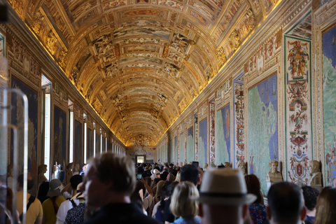 Tour de San Pedro y los Museos Vaticanos para grupos pequeños en ruso