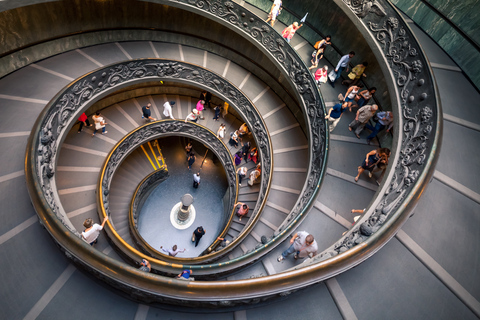 Tour de San Pedro y los Museos Vaticanos para grupos pequeños en ruso