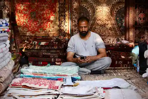 Delhi: Private Shopping & Street Food Tour with Local Guide