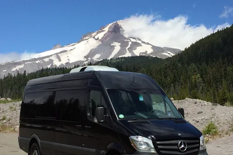Portland: Mount Hood Wine and Waterfalls Full-Day Tour