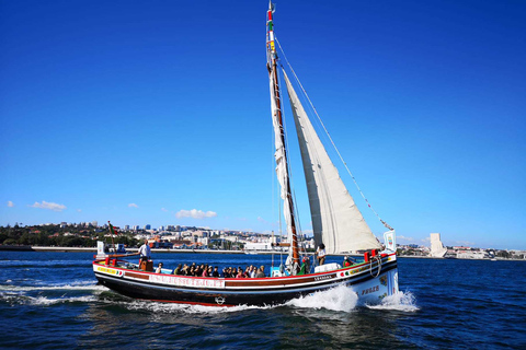 Lissabon: Schiffstour auf dem Tejo in traditionellem BootLissabon: 45-minütige Schiffstour auf dem Tejo