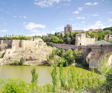 From Madrid: Toledo Guided Day Trip with Cathedral Admission