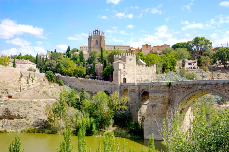 Desde Madrid: Excursión guiada de un día a ToledoTour de un día a Toledo con visita a la catedral