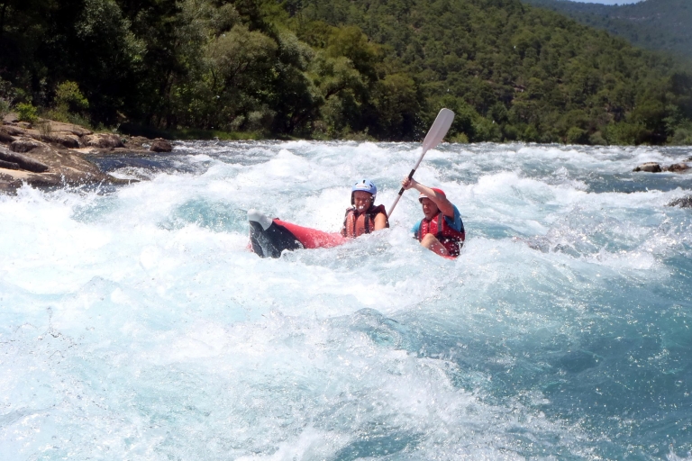 Kayak de río en el Parque Nacional del Cañón de KöprülüTour en kayak por el río desde Antalya