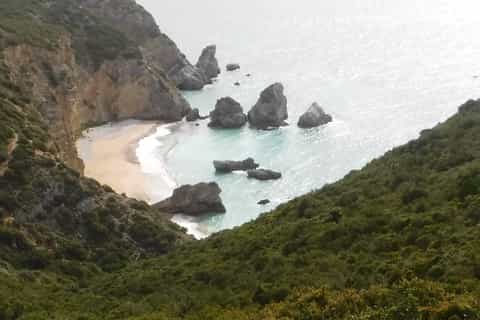 Sesimbra: Ribeira do Cavalo Beaches and Caves Boat Tour