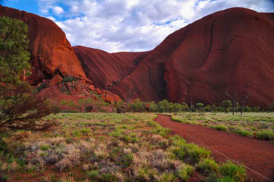 Uluru: Heiligtümer-Tour, Sonnenuntergang & BBQ-Dinner