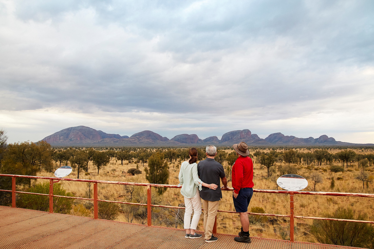 Yulara: Uluru Sunrise och Kata Tjuta dagsutflykt med bussRundtur med språkhjälpmedel