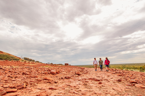 Yulara: Uluru Sunrise och Kata Tjuta dagsutflykt med bussRundtur med språkhjälpmedel