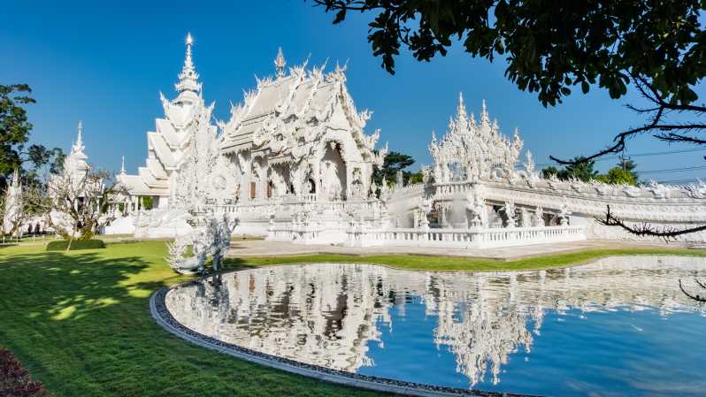 From Chiang Mai: Chiang Rai Famous Temples Small Group Tour