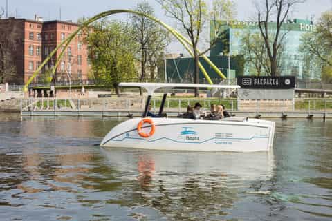 Wroclaw: Elvecruise med en soldrevet katamaran