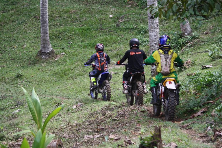 Tabanan: aventura de motocross de enduro por el sendero de la junglaBicicleta de motocross de enduro de 150 cc