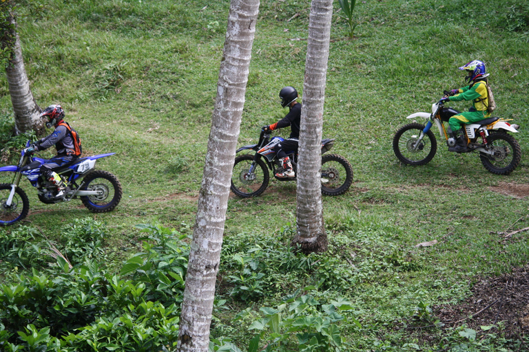 Tabanan: aventura de motocross de enduro por el sendero de la junglaBicicleta de motocross de enduro de 150 cc