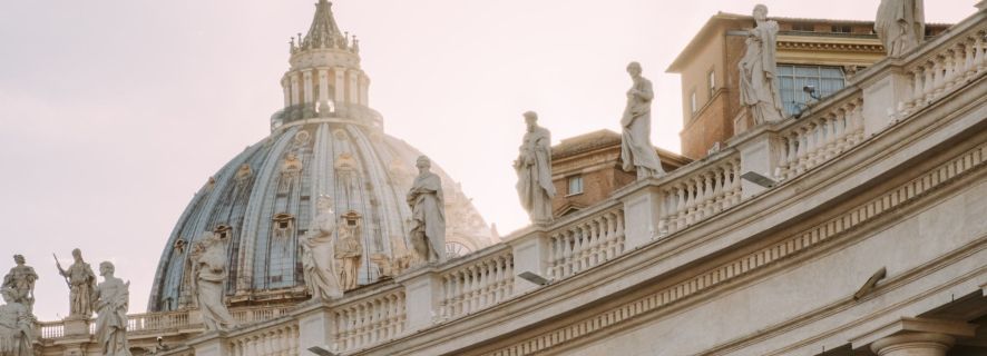 Peterskirken, Roma: Omvisning av de pavelige gravene og i kuppelen