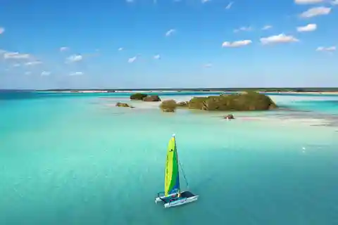 Bacalar: tour de navegación en catamarán privado