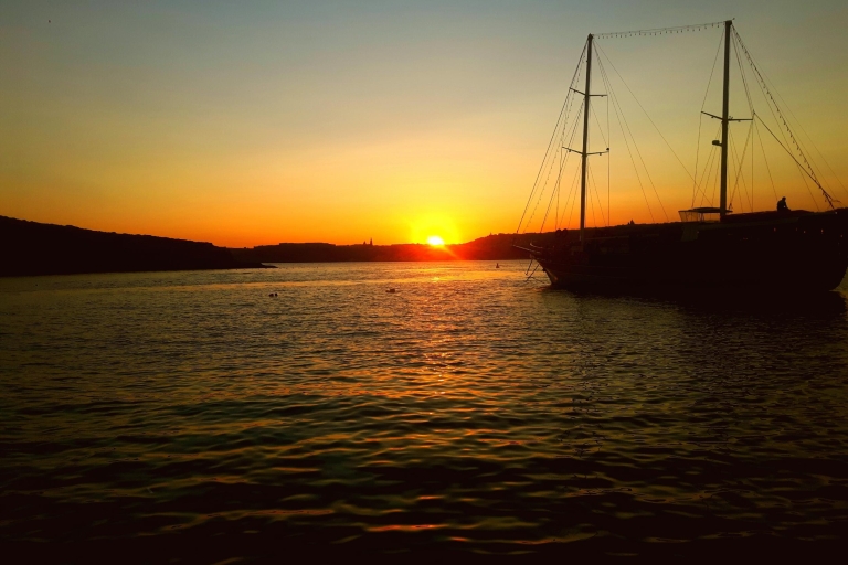 Gozo: privérondvaart van 3 uur bij zonsondergangGozo: Private Sunset Boat Cruise