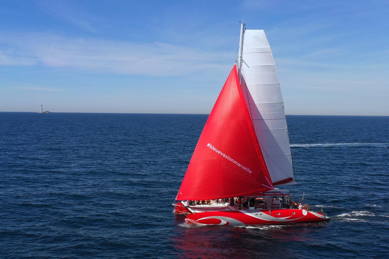 Marsiglia: Crociera in catamarano Calanques con pranzo e vino