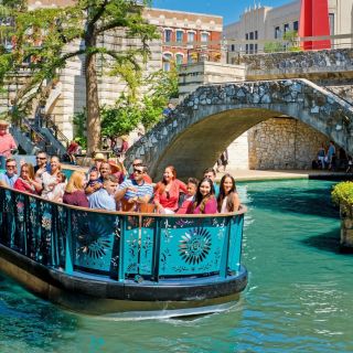 San Antonio: Tower of Americas, River Walk Cruise & Bus Tour