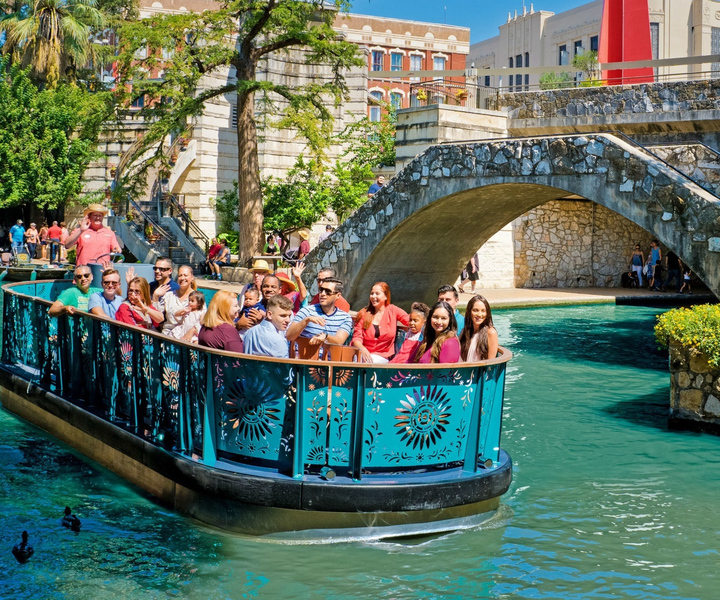 San Antonio: Tower of Americas, River Walk Cruise & Bus Tour