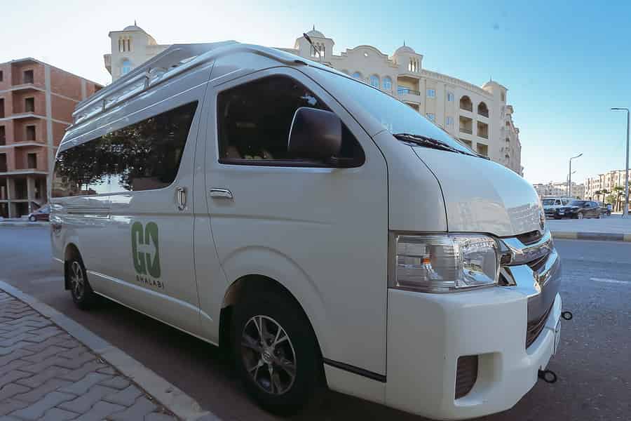 Hurghada Flughafentransfer innerhalb von Hurghada, El Gouna, Makadi. Foto: GetYourGuide Hurghada Flughafentransfer innerhalb von Hurghada, El Gouna, Makadi. Foto: GetYourGuide