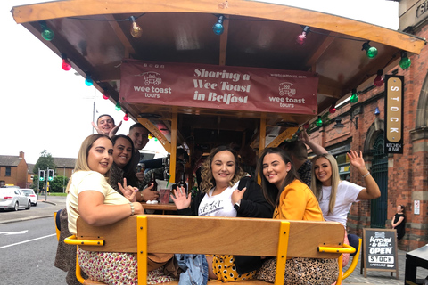 Belfast: Catedral Quarter Beer Bike TourPasseio Tarde/Noite