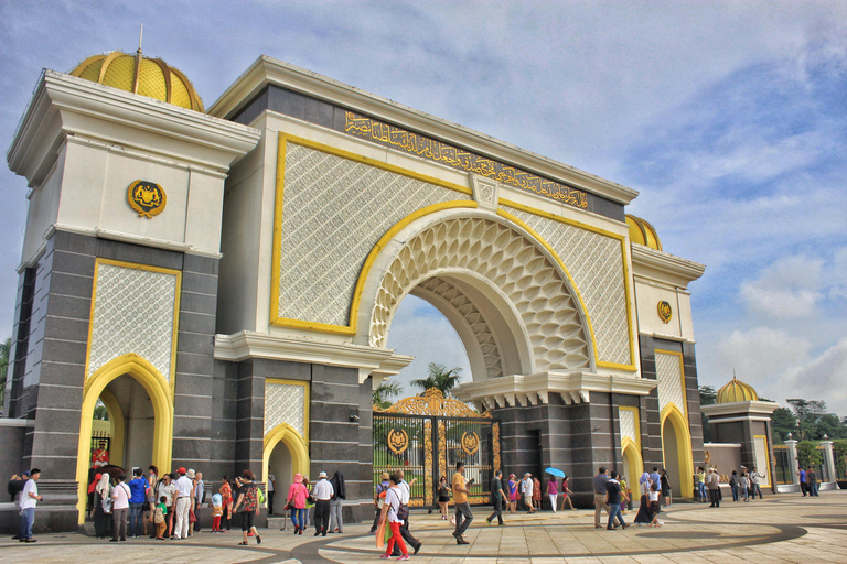 Best of Kuala Lumpur Tour with KL Tower & Batu Caves