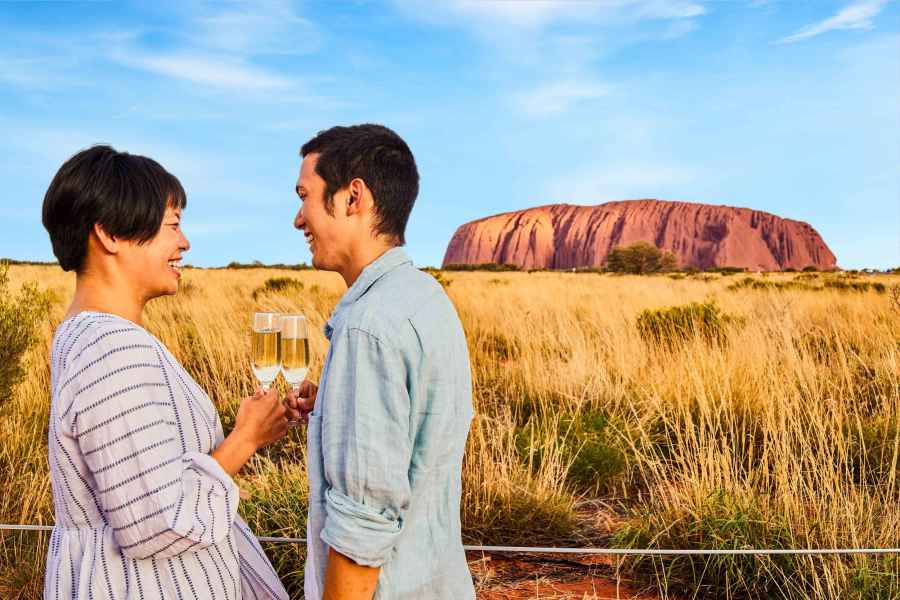 Uluru: Sonnenuntergangs-Tour mit Sekt & Käseplatte
