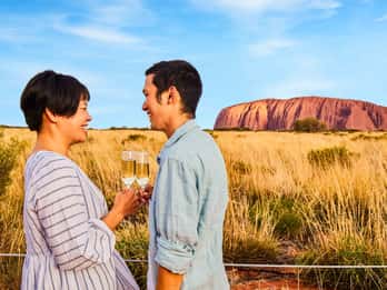 Uluru: Sonnenuntergangs-Tour mit Sekt & Käseplatte Uluru: Sonnenuntergangs-Tour mit Sekt & Käseplatte