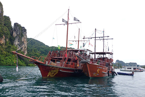 Van Phi Phi Island: Piratenboot met zonsondergang