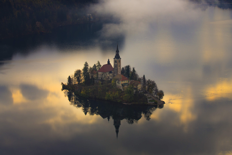 Lubiana: Escursione di un giorno al Lago di Bled e al Parco Nazionale del TriglavLubiana: Escursione di gruppo al Lago di Bled e al Parco Nazionale del Triglav