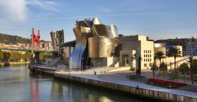 Visit Bilbao Classic & Modern Guided Walking Tour with Pintxos in Bilbao