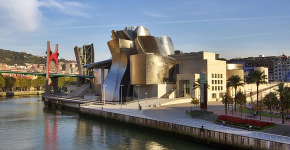 Bilbao: Classic & Modern Guided Walking Tour with Pintxos