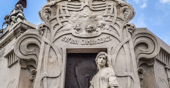 Buenos Aires: La Recoleta Cemetery Guided Tour in English