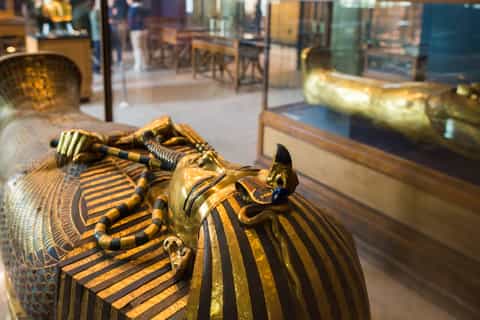 Cairo: Egyptian Museum, Pyramids & Bazaar Private Tour