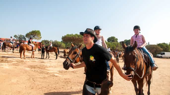 mallorca horse riding bbq show at rancho grande