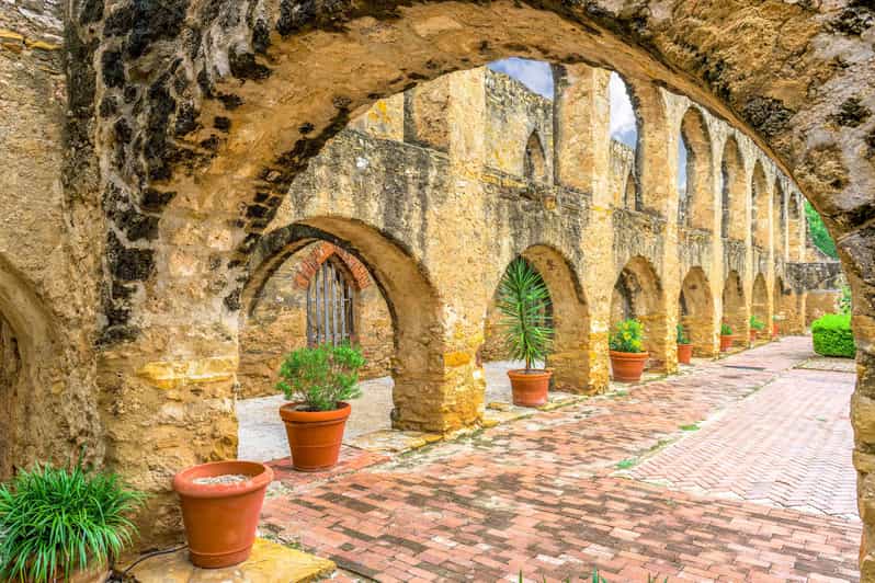 San Antonio Flussschifffahrt und HopOn HopOff Bus Pass GetYourGuide