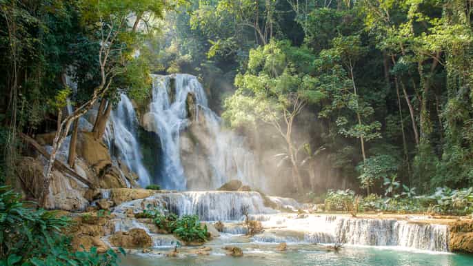 luang prabang visita guiada à cachoeira kuang si por tuktuk