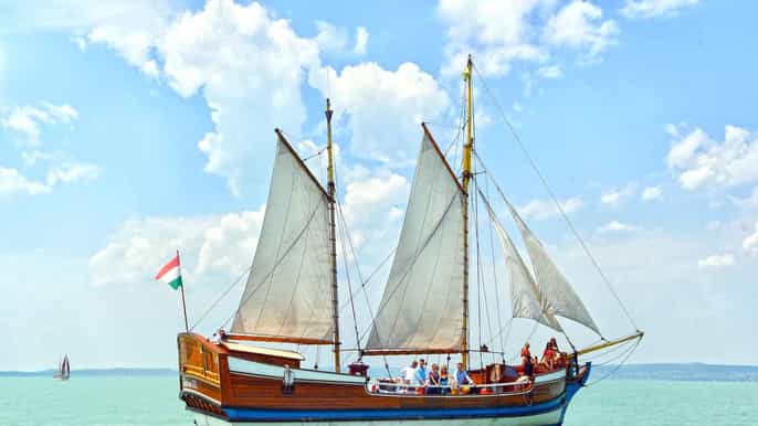 lake balaton 1hour sightseeing cruise from siófok