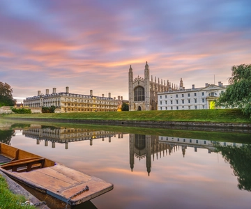 Cambridge: Chauffeured Punting Tour