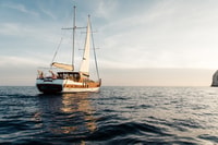 Luxury Sunset Dinner Yacht Cruise - Housity
