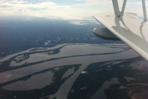 Ontmoeting van rivieren, rivieroever, drijvend huis - 35min35 minuten panoramische vlucht door het Amazoneregenwoud