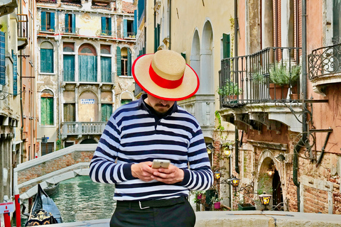 Venetië: 30 minuten gondelvaart Canal Grande met serenadeGedeelde gondelvaart