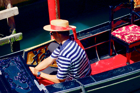 Venedig: 30-minütige Gondel-Serenade auf dem Canal GrandeÖffentliche Gondelfahrt