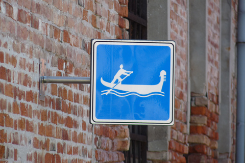 Venedig: 30-minuters gondoltur på Canal Grande med SerenadeGemensam tur i gondol