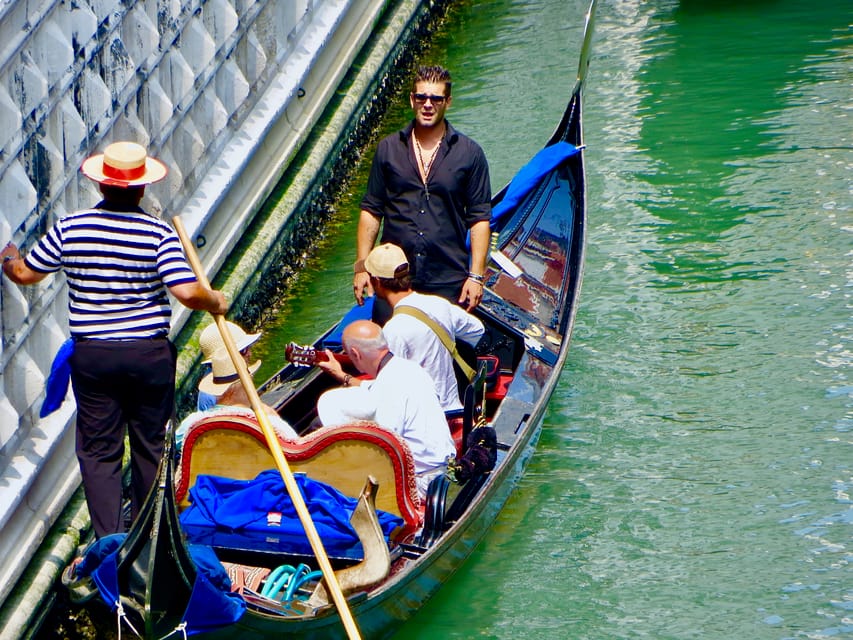 Venise Minutes De Gondole Sur Le Grand Canal Avec Serenade