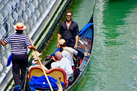 Venetië: 30 minuten gondelvaart Canal Grande met serenadeGedeelde gondelvaart