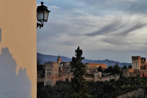 Ab Sevilla: Tagestour nach Granada mit Alhambra und AlbaicínAb Sevilla: Tagestour nach Granada mit Alhambra & Albaicín