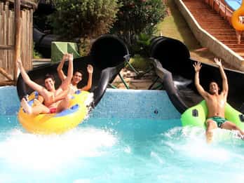 Benidorm: Ingresso all'Aqualandia con biglietto cumulativo Mundomar opzionale