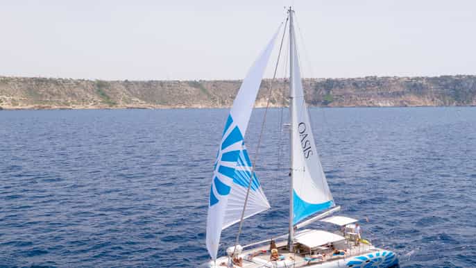 Palma de Mallorca: Deluxe Catamaran Sailing Tour with Meal